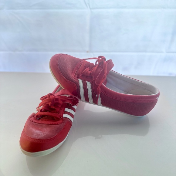 *Super Rare* VINTAGE ADIDAS!!! GREAT CONDITION!!! SIZE 6 Women’s! GORGEOUS - Picture 1 of 6